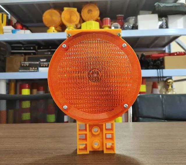 Фонарь сигнальный дорожный маяк солнечный мигалка Mantella ФС-4.1 СОЛО Лэд для дорожных работ и ограждений